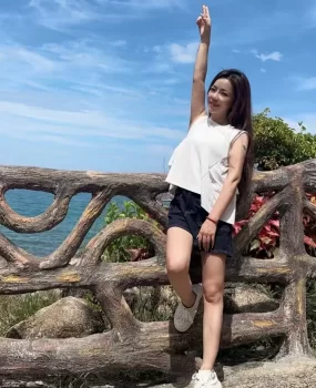 妹子好玩水大